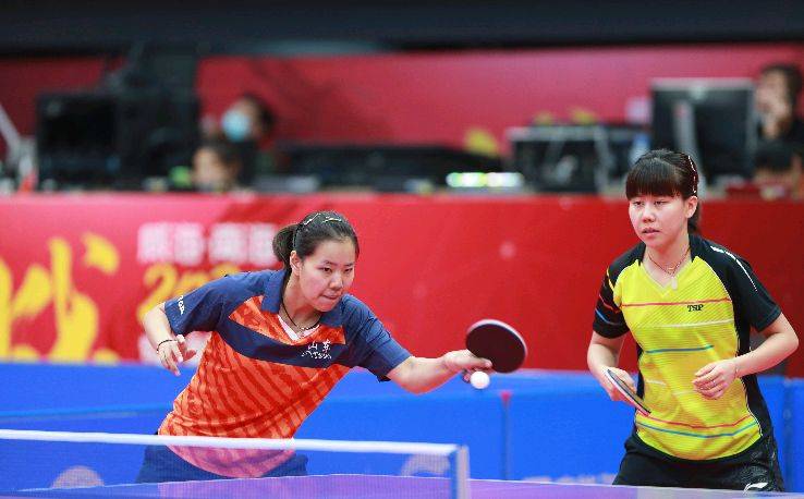 摆在他们面 摆在他们面