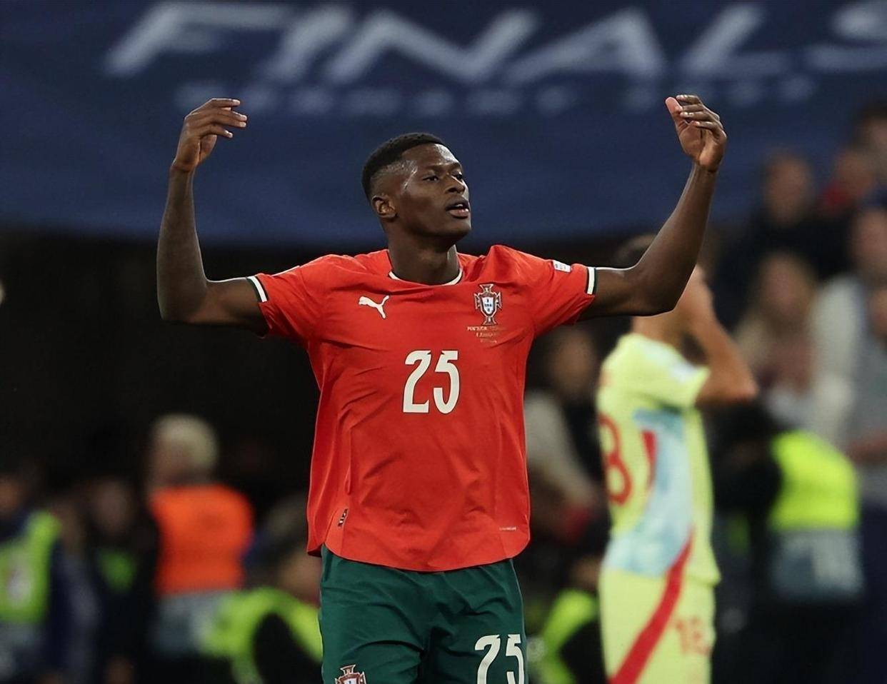 [国内足球中超]第15轮：国安锁定半程冠军 蓉城5-0大胜新鹏城