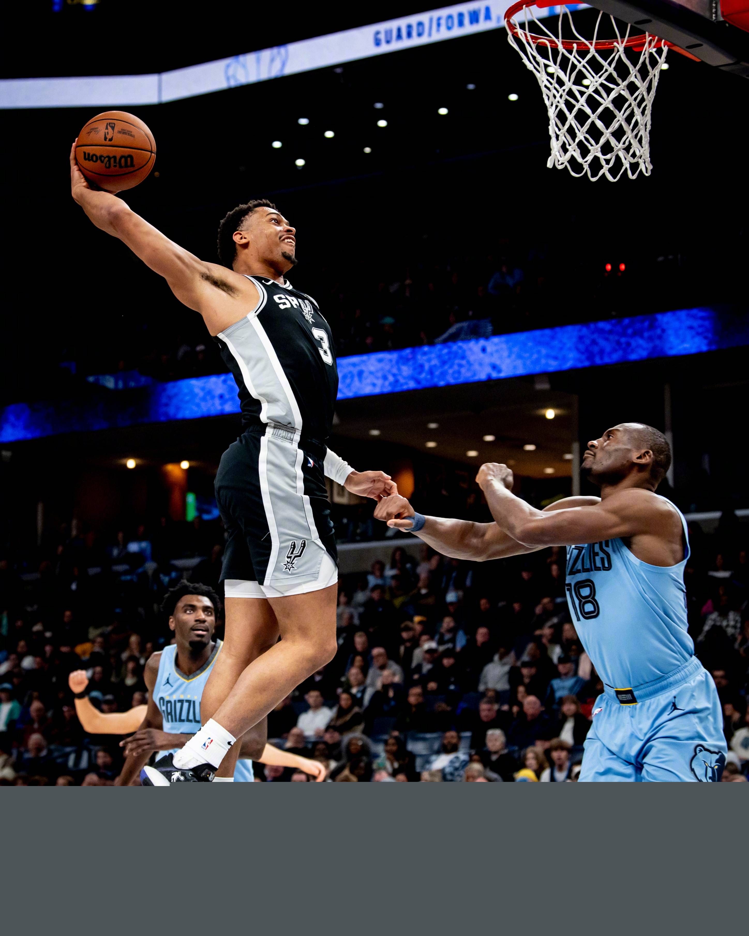 他在成都蓉城是核心队长，如今新东家首秀却被打爆，已成后防软肋