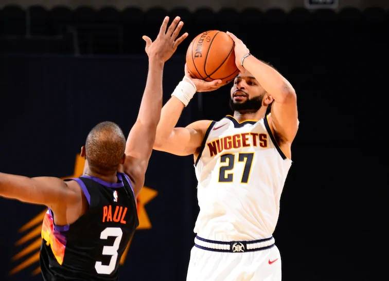 欧文突破防守造成杀伤，制造罚球